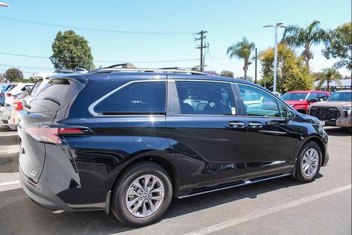 Midnight Black Metallic 2024 Toyota Sienna XLE