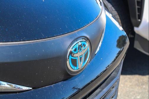 Midnight Black Metallic 2024 Toyota Sienna XLE