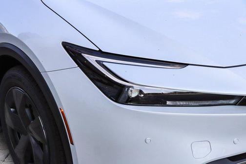 Wind Chill Pearl 2026 Toyota Prius Plug-In Hybrid SE