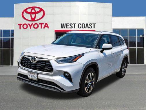 Wind Chill Pearl 2023 Toyota Highlander XLE