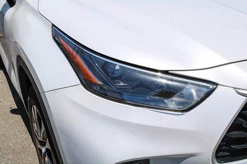 Wind Chill Pearl 2023 Toyota Highlander XLE