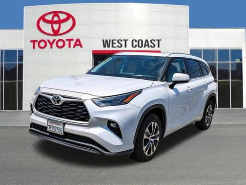 Wind Chill Pearl 2023 Toyota Highlander XLE