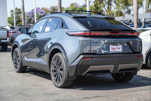 Overcast 2026 Toyota C-HR XSE