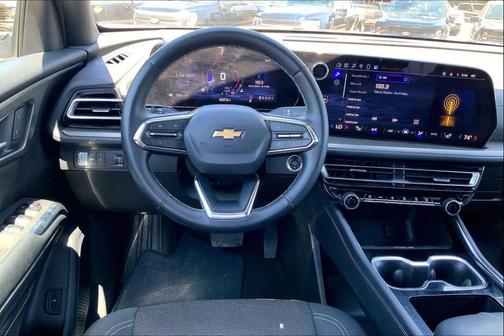 Summit White 2025 Chevrolet Traverse LT