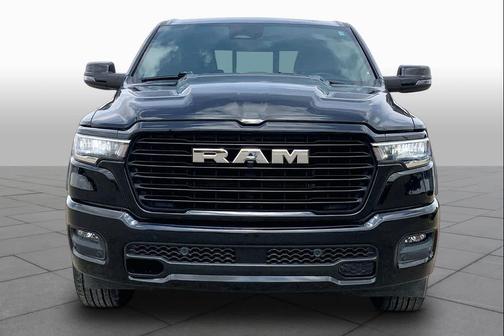 Diamond Black Crystal Pearlcoat 2025 RAM 1500 Laramie