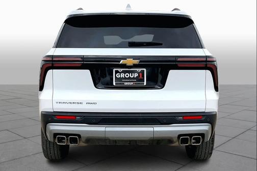 Summit White 2025 Chevrolet Traverse LT