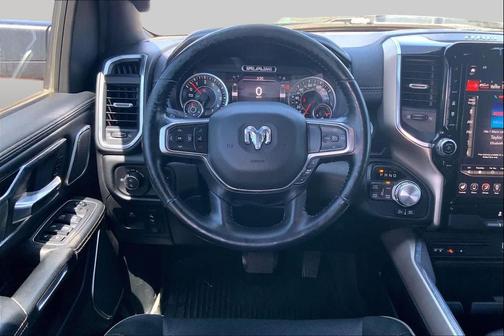 Diamond Black Crystal Pearlcoat 2019 RAM 1500 Laramie