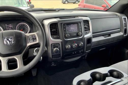 2024 RAM 1500 Classic Warlock Crew Cab 4x2 5'7' Box