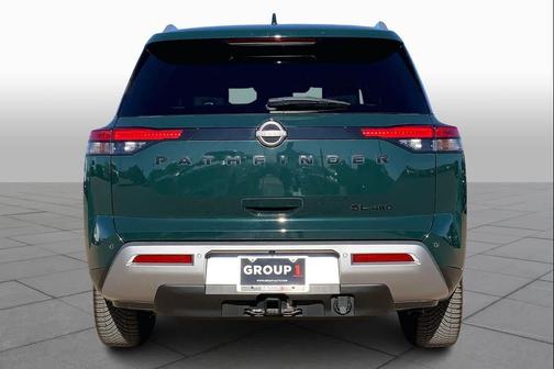 2023 Nissan Pathfinder SL 4WD