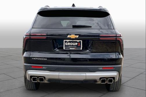 Mosaic Black Metallic 2025 Chevrolet Traverse LT