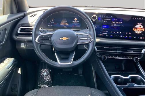 Summit White 2025 Chevrolet Traverse LT