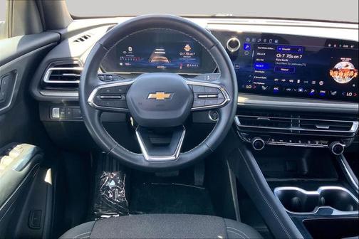 Summit White 2025 Chevrolet Traverse LT