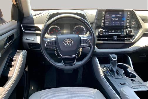 Magnetic Gray Metallic 2021 Toyota Highlander LE