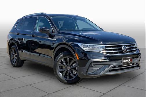 Deep Black Pearl 2023 Volkswagen Tiguan 2.0T SE