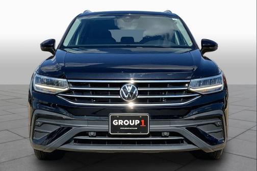 Deep Black Pearl 2023 Volkswagen Tiguan 2.0T SE