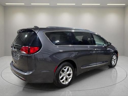 2018 Chrysler Pacifica Touring-L Plus