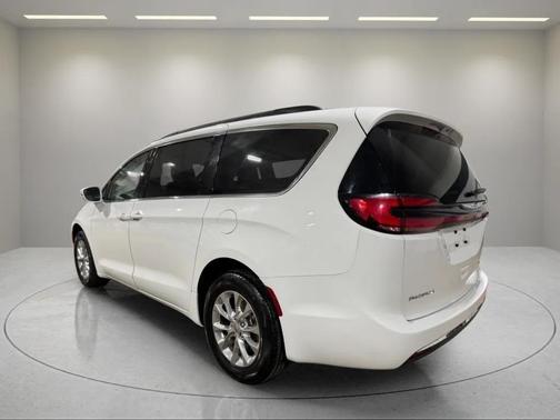 2022 Chrysler Pacifica Touring-L
