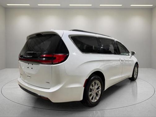 2022 Chrysler Pacifica Touring-L
