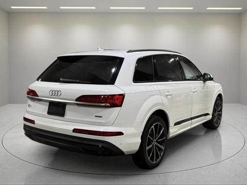 2021 Audi Q7 55 Premium Plus