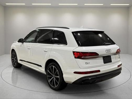 2021 Audi Q7 55 Premium Plus