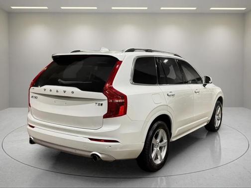 2018 Volvo XC90 T5 Momentum