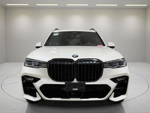 2022 BMW X7 M50i