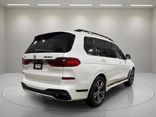 2022 BMW X7 M50i