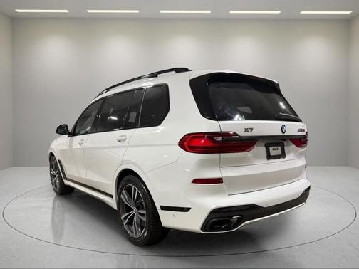 2022 BMW X7 M50i