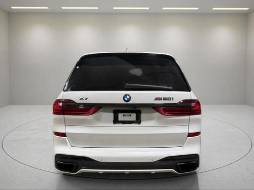 2022 BMW X7 M50i