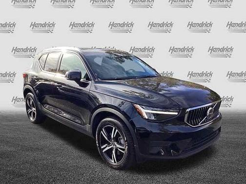 2025 Volvo XC40 Core