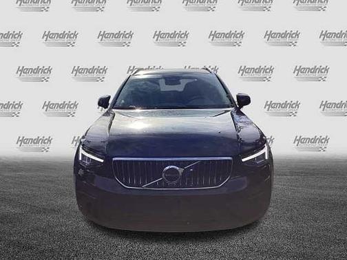 2025 Volvo XC40 Core