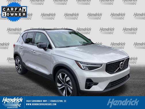 2025 Volvo XC40 Plus Dark Theme