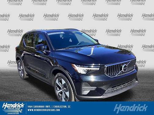 2025 Volvo XC40 Core