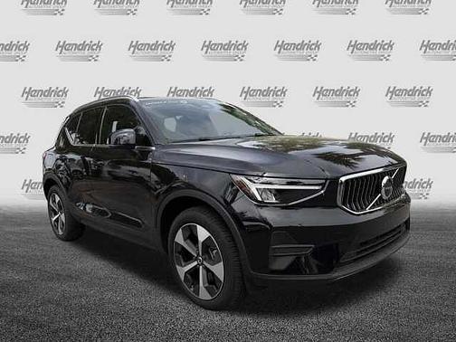 Onyx Black 2025 Volvo XC40 Core