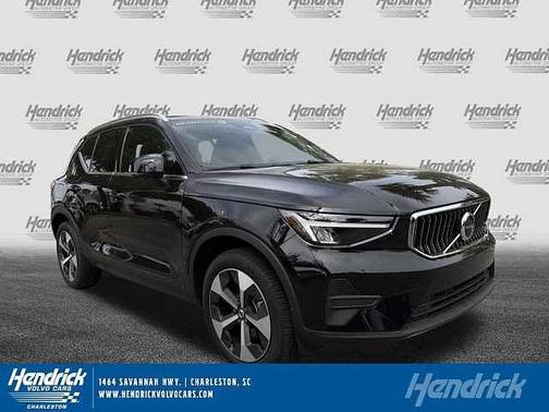 Onyx Black 2025 Volvo XC40 Core