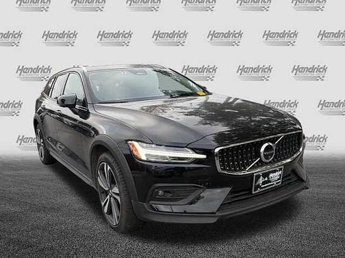 2025 Volvo V60 Cross Country Plus