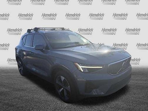 2023 Volvo XC40 Plus Bright Theme