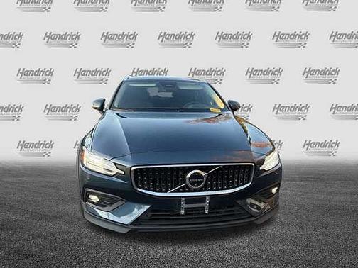 2025 Volvo V60 Cross Country Plus