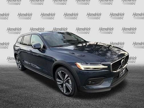 2025 Volvo V60 Cross Country Plus