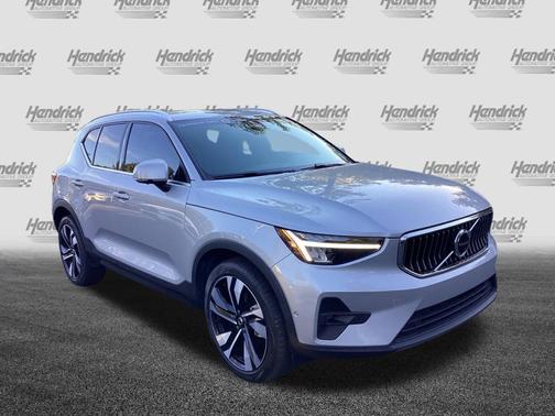 2023 Volvo XC40 Plus Bright Theme