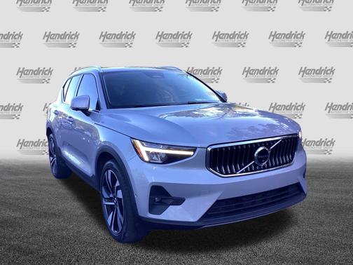 2023 Volvo XC40 Plus Bright Theme