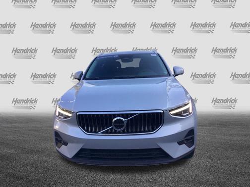 2023 Volvo XC40 Plus Bright Theme
