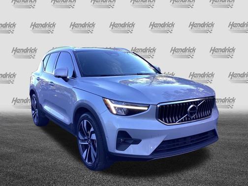 2023 Volvo XC40 Plus Bright Theme
