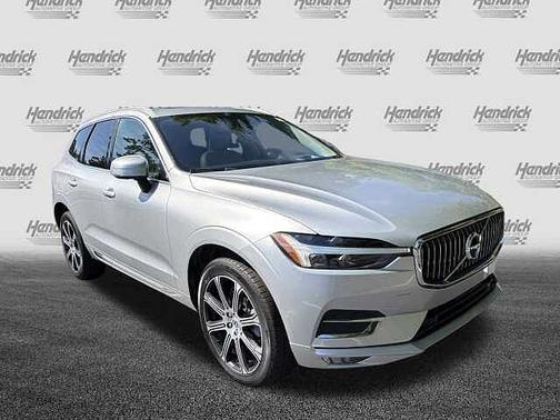 Bright Silver Metallic 2021 Volvo XC60 Inscription