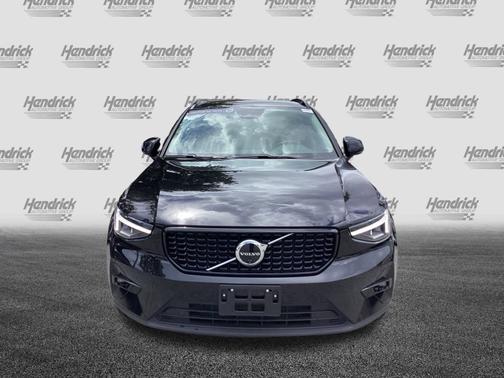 2025 Volvo XC40 Plus Dark Theme
