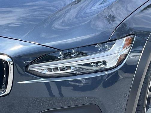 2024 Volvo V90 Cross Country B6 Ultimate