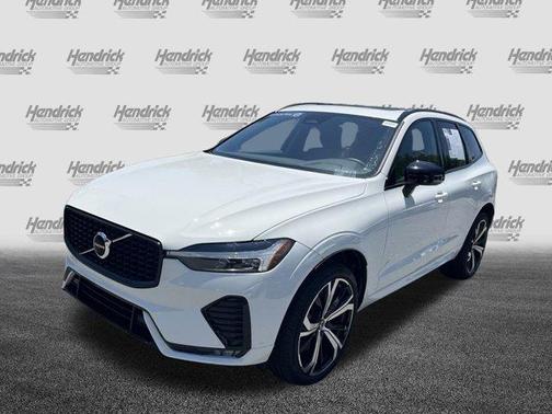 2022 Volvo XC60 B6 R-Design