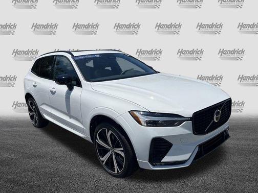 2022 Volvo XC60 B6 R-Design
