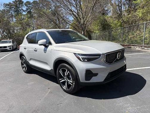 2025 Volvo XC40 Core