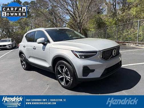 2025 Volvo XC40 Core